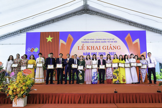 Đội ngũ giáo viên trường Cao đẳng Quốc tế Hà Nội – HIC
